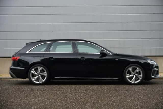 Audi A4 (2023) thumbnail 3