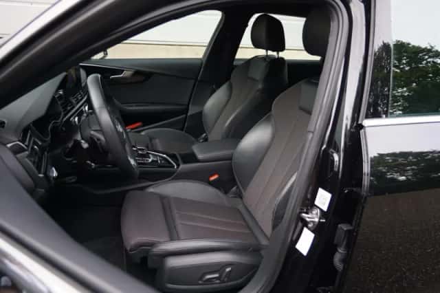 Audi A4 (2023) thumbnail 4