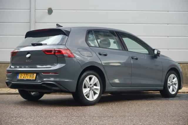 Volkswagen Golf (2024) thumbnail 2
