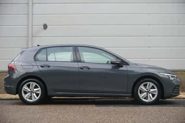 Volkswagen Golf (2024) thumbnail 3