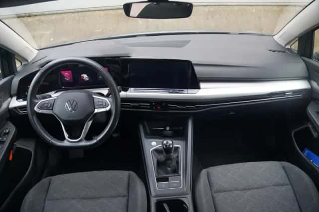 Volkswagen Golf (2024) thumbnail 5