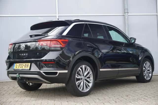 Volkswagen T-Roc (2021) thumbnail 2