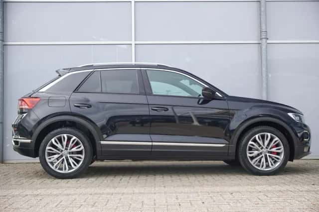 Volkswagen T-Roc (2021) thumbnail 3