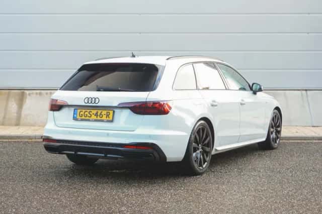 Audi A4 (2024) thumbnail 2