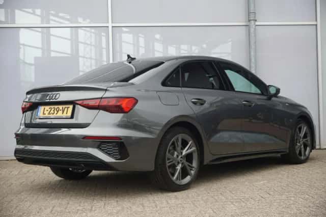 Audi A3 (2021) thumbnail 2