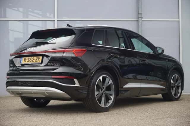 Audi Q4 e-tron (2022) thumbnail 2