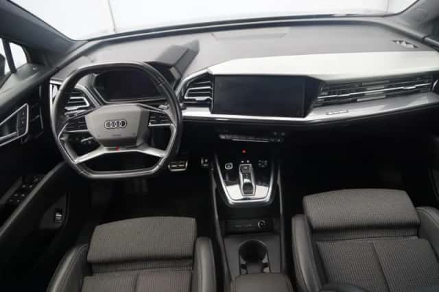 Audi Q4 e-tron (2022) thumbnail 5