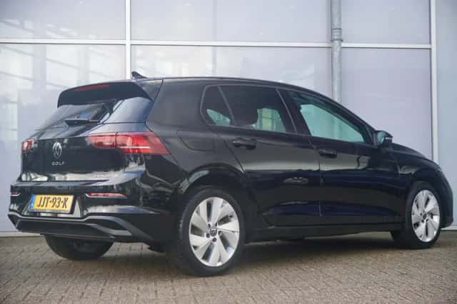 Volkswagen Golf (2025) thumbnail 2