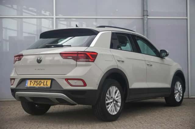 Volkswagen T-Roc (2023) thumbnail 2