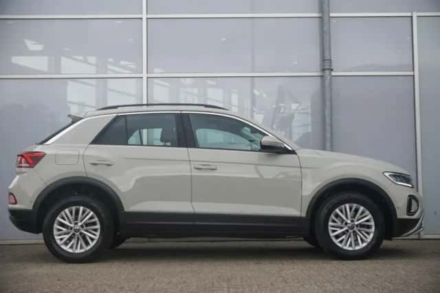 Volkswagen T-Roc (2023) thumbnail 3