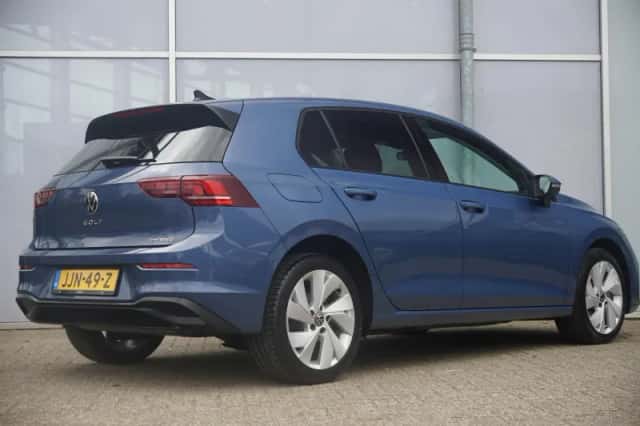 Volkswagen Golf (2025) thumbnail 2