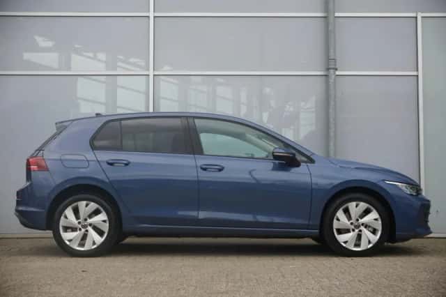 Volkswagen Golf (2025) thumbnail 3
