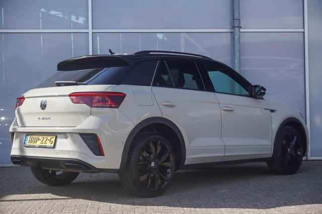 Volkswagen T-Roc (2024) thumbnail 2