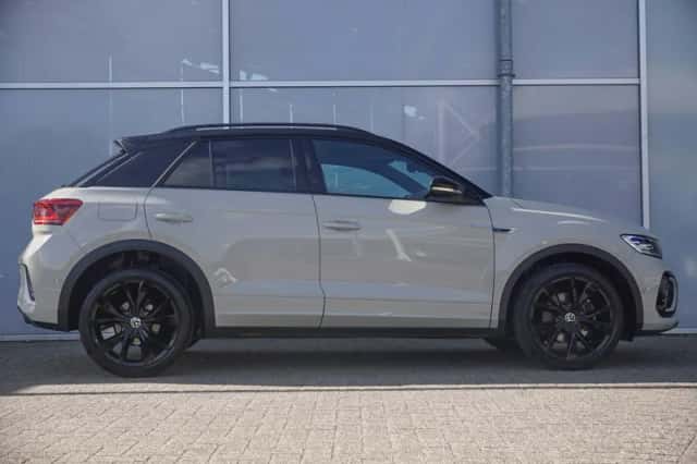 Volkswagen T-Roc (2024) thumbnail 3
