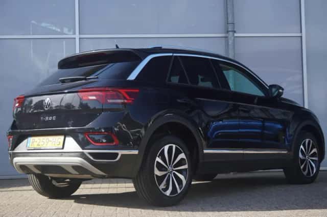 Volkswagen T-Roc (2022) thumbnail 2