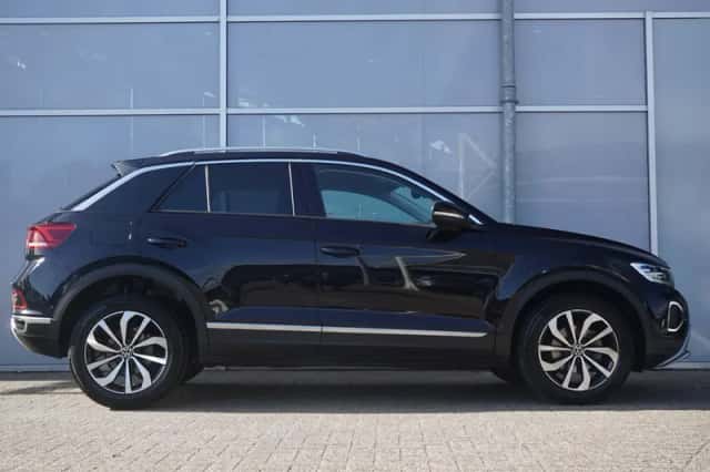 Volkswagen T-Roc (2022) thumbnail 3