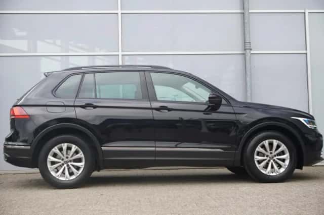 Volkswagen Tiguan (2023) thumbnail 3