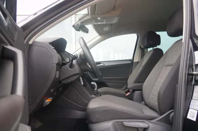 Volkswagen Tiguan (2023) thumbnail 4