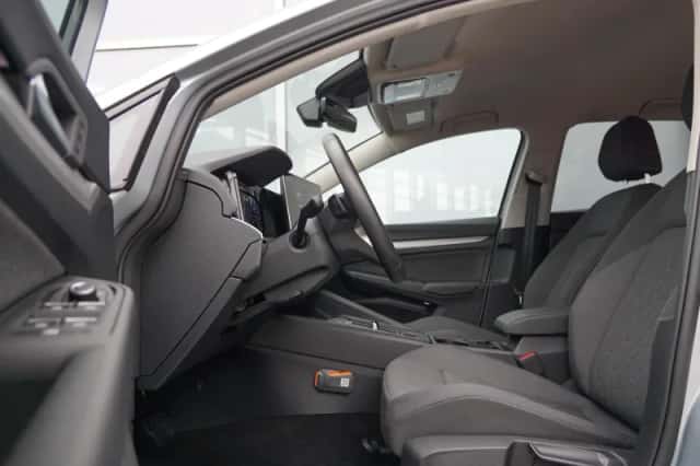 Volkswagen Golf (2026) thumbnail 4