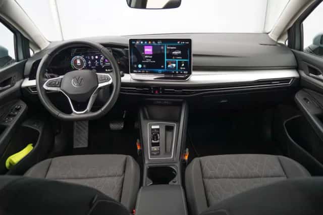 Volkswagen Golf (2026) thumbnail 5