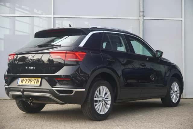 Volkswagen T-Roc (2021) thumbnail 2