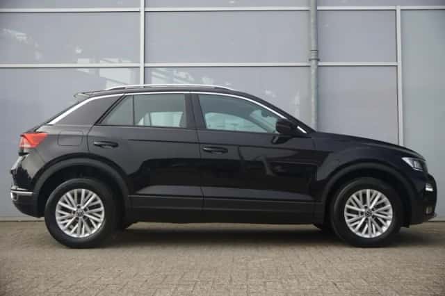 Volkswagen T-Roc (2021) thumbnail 3