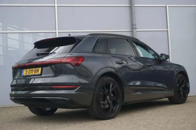 Audi e-tron (2022) thumbnail 2