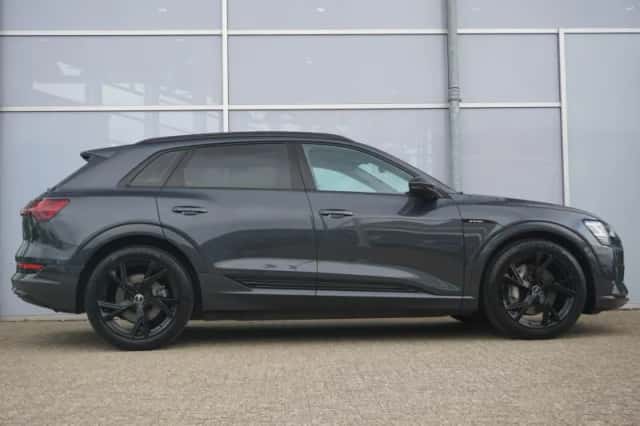 Audi e-tron (2022) thumbnail 3