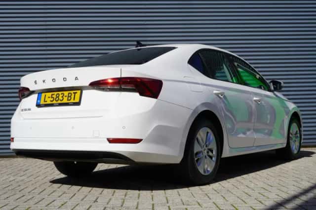 Škoda Octavia (2021) thumbnail 2