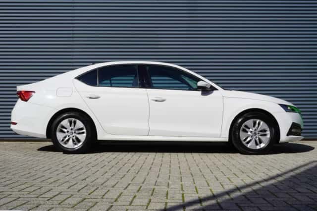 Škoda Octavia (2021) thumbnail 3