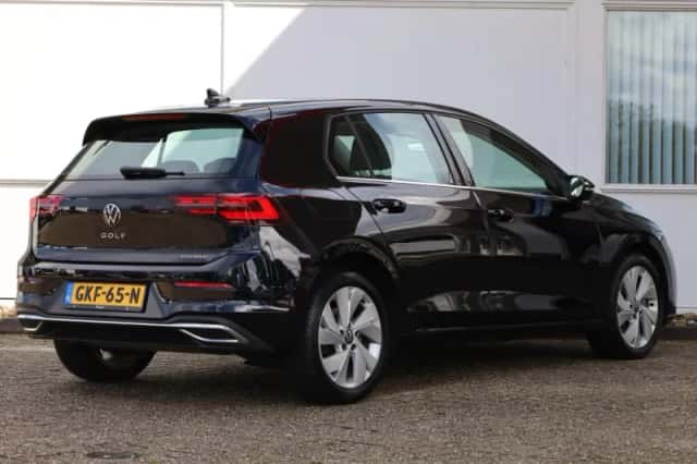 Volkswagen Golf (2022) thumbnail 2
