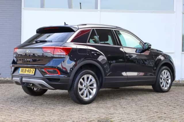 Volkswagen T-Roc (2024) thumbnail 2