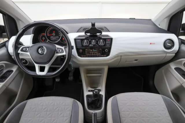 Volkswagen Up! (2018) thumbnail 5