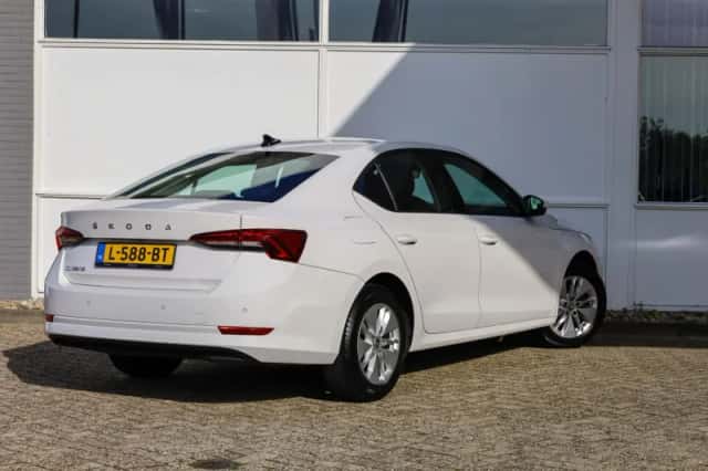 Škoda Octavia (2021) thumbnail 2