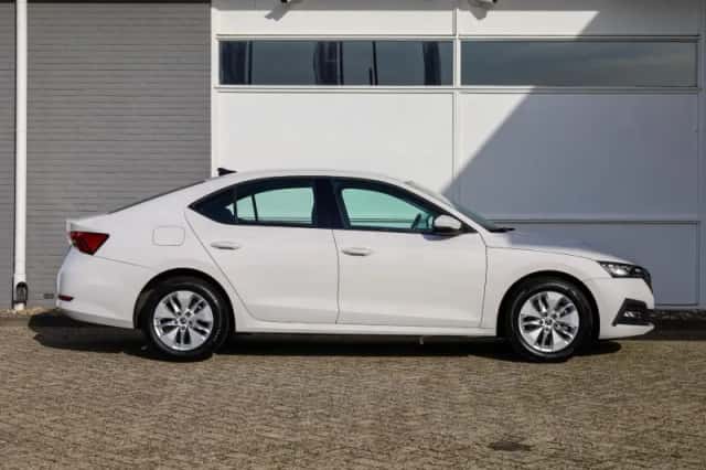 Škoda Octavia (2021) thumbnail 3