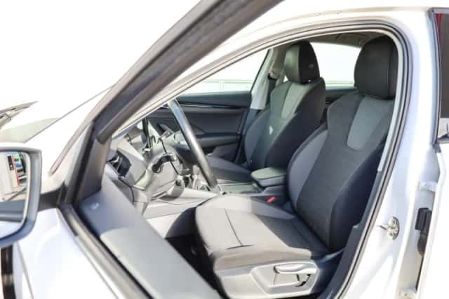 Škoda Octavia (2021) thumbnail 4