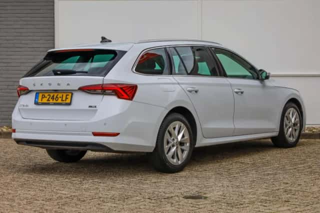 Škoda Octavia (2021) thumbnail 2