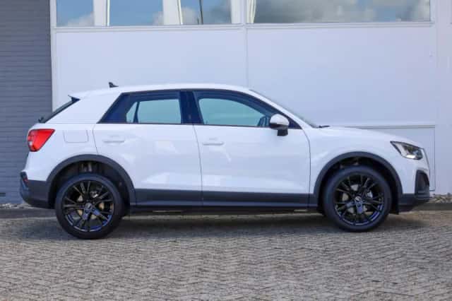 Audi Q2 (2022) thumbnail 3