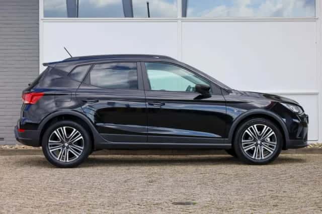 SEAT Arona (2022) thumbnail 3