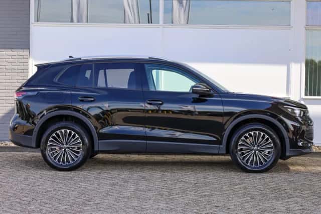 Volkswagen Tiguan (2026) thumbnail 3