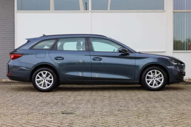 SEAT Leon Sportstourer (2024) thumbnail 3