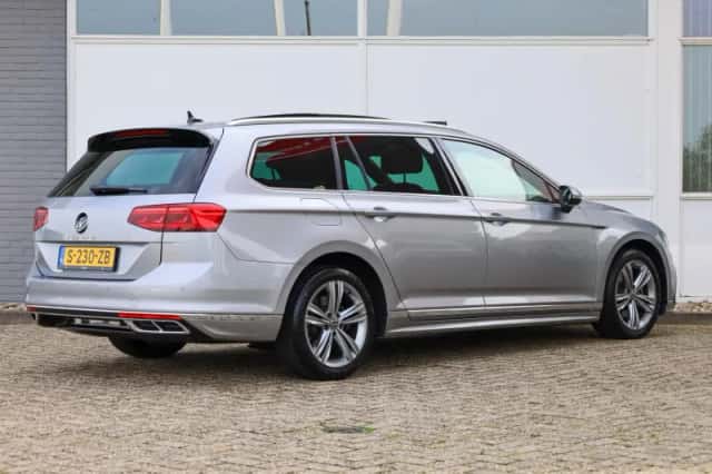Volkswagen Passat (2023) thumbnail 2