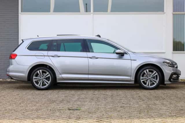 Volkswagen Passat (2023) thumbnail 3