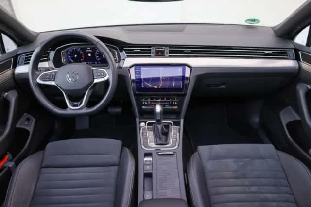 Volkswagen Passat (2023) thumbnail 5
