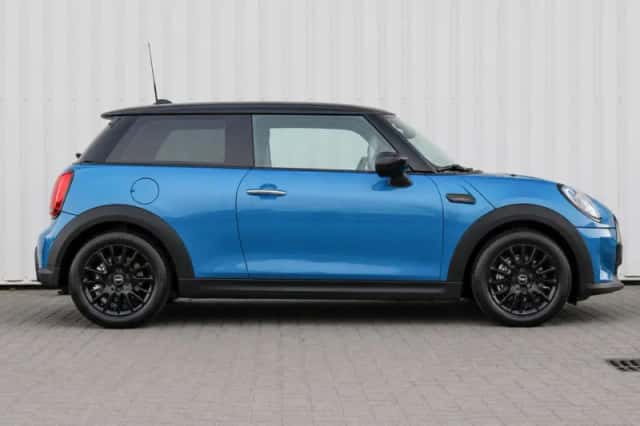 MINI Cooper (2023) thumbnail 3