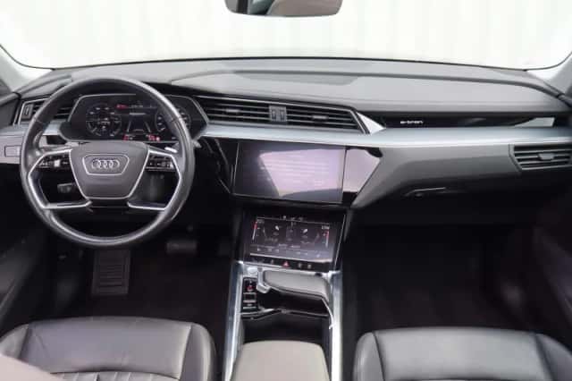Audi e-tron (2019) thumbnail 5