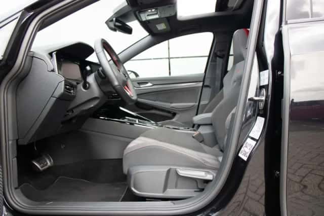 Volkswagen Golf (2023) thumbnail 4