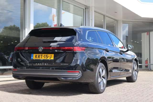 Volkswagen Passat (2025) thumbnail 2