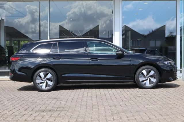 Volkswagen Passat (2025) thumbnail 3