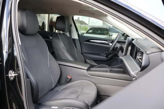 Volkswagen Passat (2025) thumbnail 4